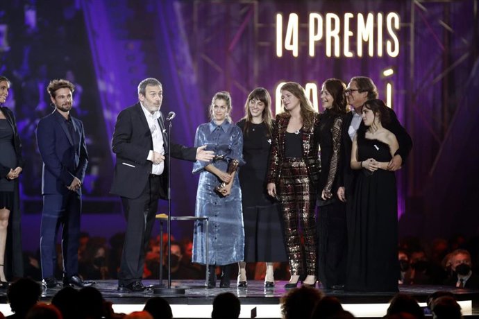Tono Folguera recoge el Gaudí a mejor película en lengua no catalana por la película 'Libertad', la ópera prima de Clara Roquet