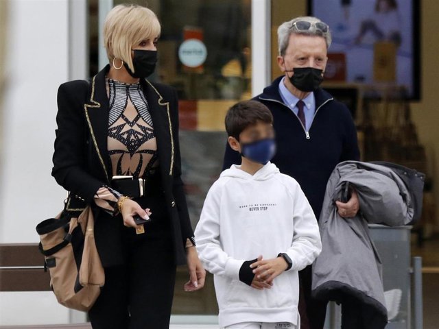 Ana María Aldón, José Ortega Cano y su hijo José María este domingo