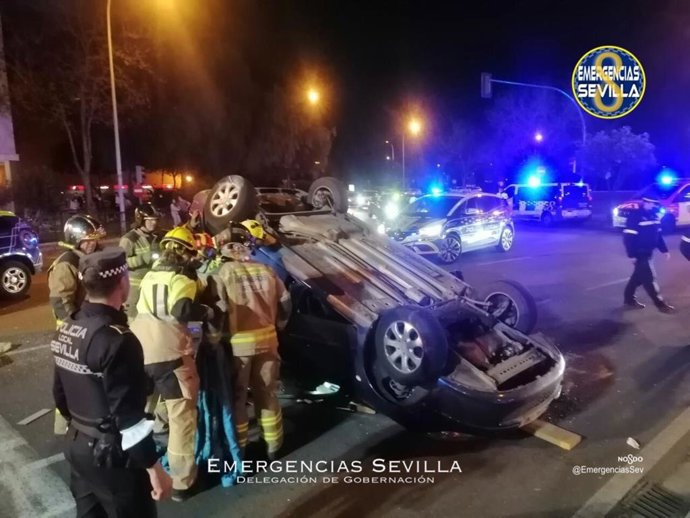 Los Bomberos tuvieron que rescatar al conductor herido del interior de su vehículo.