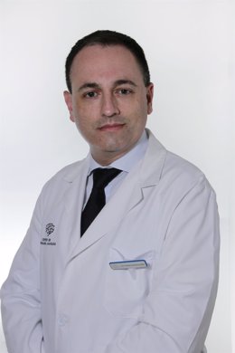 Archivo - El jurado de los galardones ha destacado de Andrés Muñoz tanto su trayectoria como su desarrollo profesional en la aplicación de técnicas quirúrgicas mínimamente invasivas a nivel craneal y espinal que desarrolla en el Centro de Neurología Ava