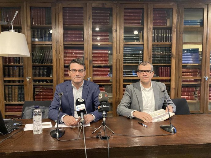 El presidente de Corpinnat, Ton Mata, y el vicepresidente de la entidad, Xavier Nadal, durante la rueda de prensa.