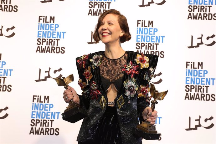Maggie Gyllenhaal, la gran trunfadora de los Independent Spirit Awards con La hija oscura