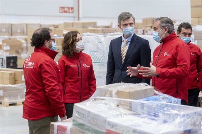 La presidenta de la Comunidad de Madrid, Isabel Díaz Ayuso, visita el centro de coordinación logístico habilitado por el Gobierno regional en el Hospital público Enfermera Isabel Zendal para canalizar la ayuda que se va a enviar a Ucrania