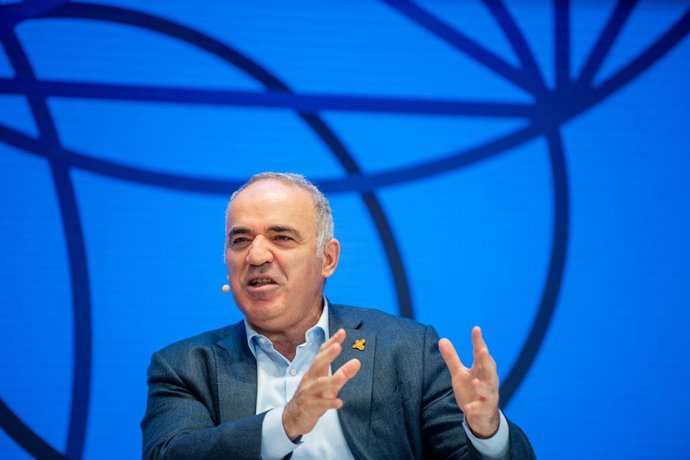Archivo - 20 January 2020, Bavaria, Munich: Garry Kasparov, Russian chess grandmaster speaks on stage during the DLD (Digital Life Design) innovation conference. Photo: Lino Mirgeler/dpa