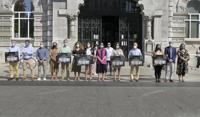 Archivo - Minuto de silencio por una víctima de violencia machista