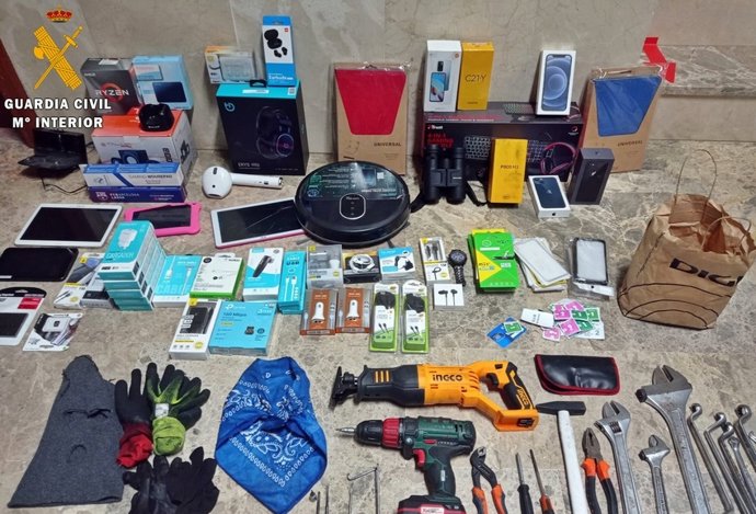 Objetos robados en una tienda de telefonía