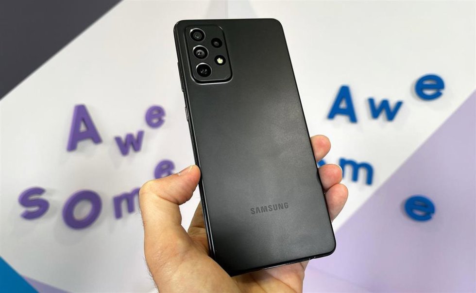 Archivo - Samsung Galaxy A72.