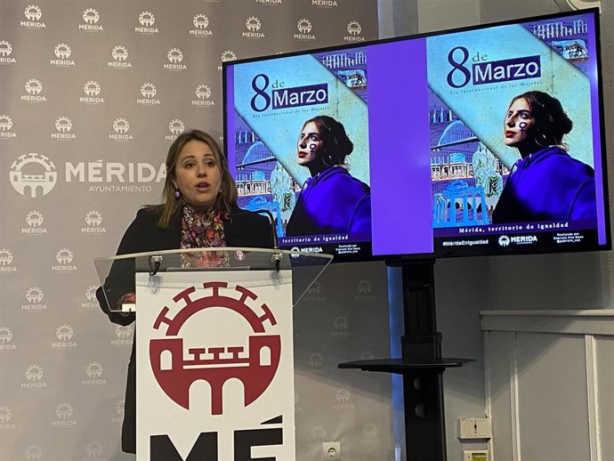 La delegada de Igualdad, Ana Aragoneses, en rueda de prensa