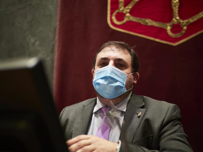 Archivo - El presidente del Parlamento de Navarra, Unai Hualde, en un pleno en el Parlamento foral (archivo)