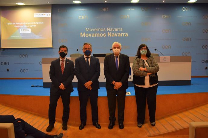 Mikel Irujo, consejero de Desarrollo Económico y Empresarial del Gobierno de Navarra; Juan Miguel Sucunza, presidente de CEN;  José Luis Curbelo, presidente de COFIDES; y Pilar Irigoien, directora gerente de SODENA.