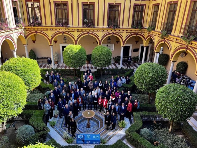 Plenario del Observatorio del Agua, en la sede de Emasesa, para reflexionar sobre los retos más inminentes y lanzar los trabajos previstos para 2022.