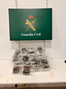 La Guardia Civil ha incautado  28 kilos de hachís en La Jonquera (Girona).