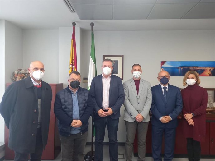 Delgado y Jiménez firman el convenio entre Educación y el Instituto de Medicina Legal