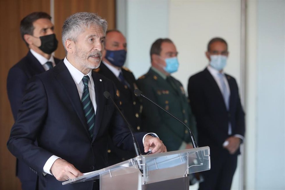 El ministro de Interior, Fernando Grande-Marlaska, atiende a los medios después de  la reunión en la que el ministro presenta el Plan Especial de Seguridad para el Campo de Gibraltar para 2022 y 2023 a 07 de marzo del 2022 en Cádiz (Andalucía)