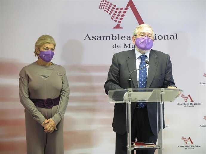 El presidente de la Asamblea Regional, Alberto Castillo, y la vicepresidenta segunda, Gloria Alarcón