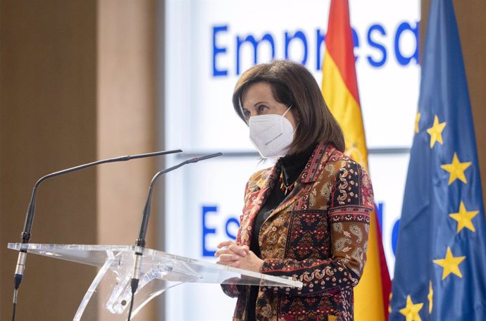 La ministra de Defensa, Margarita Robles, interviene en la presentación del proyecto 'Es tu fuerza', en la sede de la CEOE, a 3 de marzo de 2022, en Madrid (España). La iniciativa, en el marco del convenio de colaboración de la CEOE y el Ministerio de D