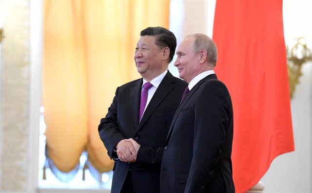 Archivo - Los presidentes de China, Xi Jinping, y Rusia, Vladimir Putin
