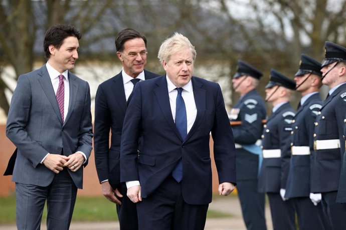 El primer ministro británico, Boris Johnson, junto al canadiense, Justin Trudeau, y al holandés, Mark Rutte.