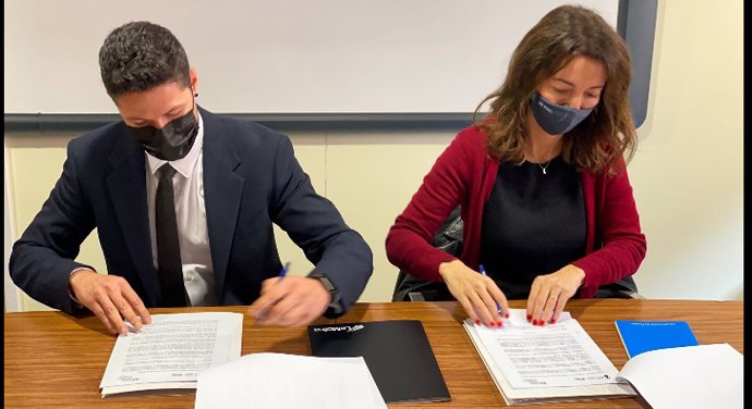 El director del Institut Nacional d'Educació Física de Catalunya, Eduard Inglés, y la presidenta de FGC, Marta Subir, este lunes