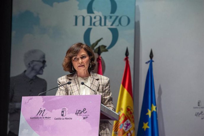 Carmen Calvo, premiada en el acto institucional del Día de la Mujer del Gobierno de C-LM