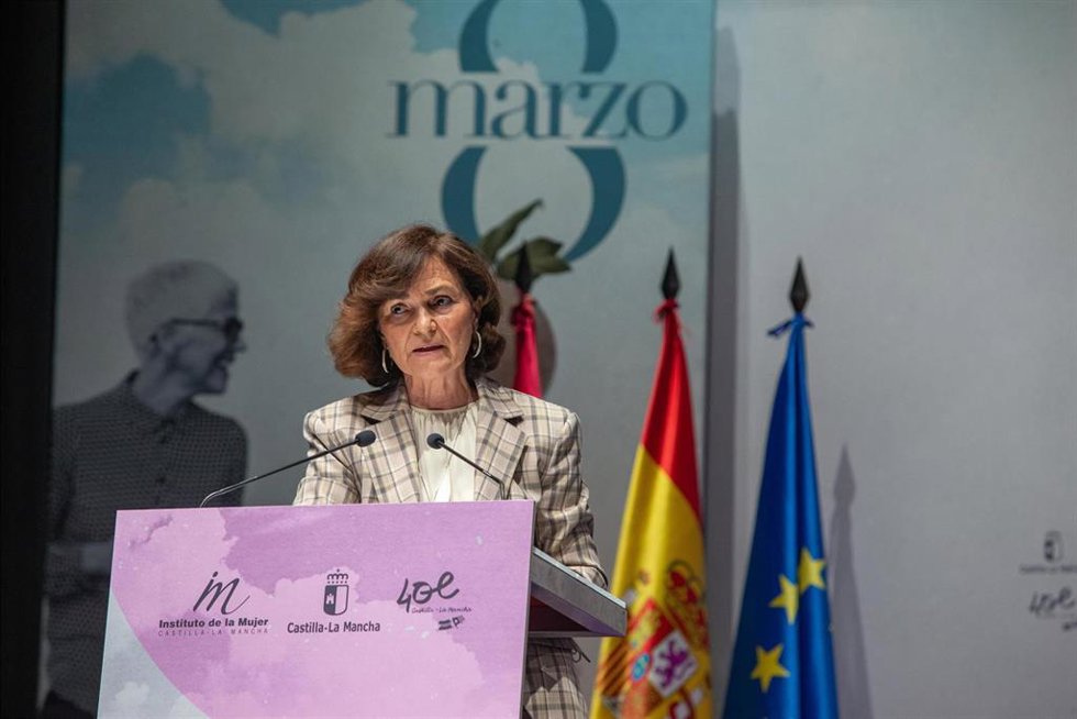 Carmen Calvo, premiada en el acto institucional del Día de la Mujer del Gobierno de C-LM