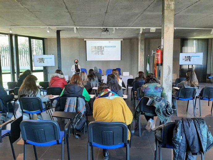 La Diputación de Huelva, desde la Unidad de Innovación Turística, ha puesto en marcha el curso de 'Turismo accesible e inclusivo' para sensibilizar y formar a personal técnico y político de los ayuntamientos.