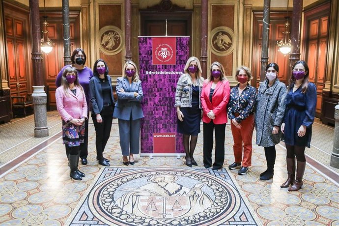 La vicedecana del Ilustre Colegio de la Abogacía de Barcelona (Icab) Susana Ferrer; la diputada responsable del Turno de Oficio del Carmen Valenzuela; la diputada del Icab, Yvonne Pavía;  la presidenta de la Comisión de Mujeres, Olga Arderiu