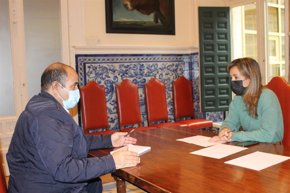 Mohamed Labat y Ana Peñalosa (D).