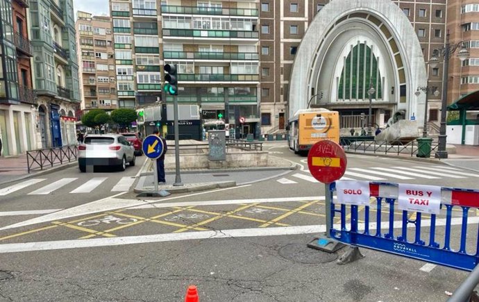 Corte de tráfico en la plaza de España de Valladolid.