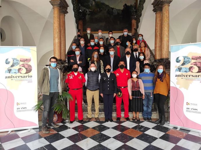 Autoridades y participantes en el Programa de Pasantías.