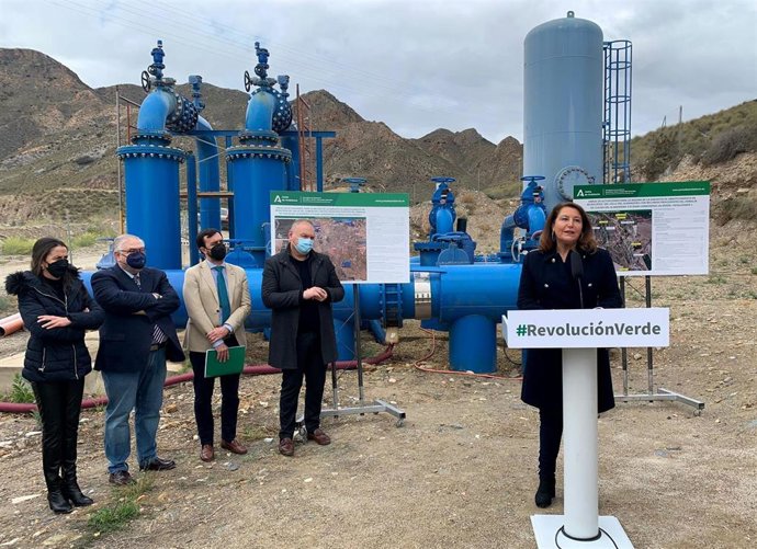 Crespo visita las obras para abastecimiento de agua del Valle del Almanzora, en Almería
