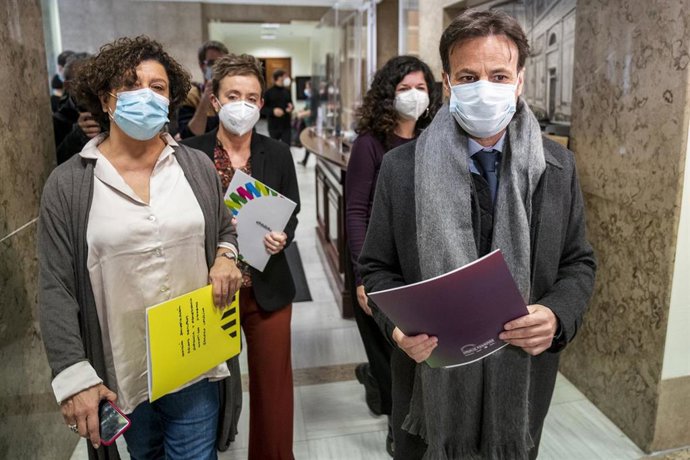 Archivo - (I-D) La diputada de ERC, Pilar Vallugera; la diputada de EH Bildu, Bel Pozueta; la portavoz adjunta de Unidas Podemos en el Congreso, Sofía Fernández Castañón y el presidente del grupo parlamentario de Unidas Podemos en el Congreso, Jaume Ase