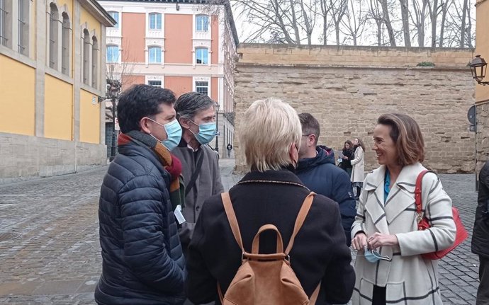 La coordinadora del PP, Cuca Gamarra, a su llegada al Parlamento de La Rioja