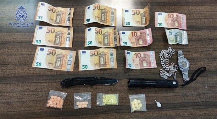 Objetos que portaba el detenido.