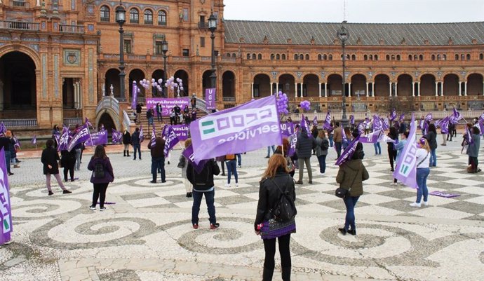 Archivo - Acto por el 8M convocado por CCOO en la Plaza de España, en marzo de 2021.