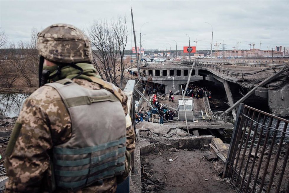 Un soldado de Ucrania en Irpin.