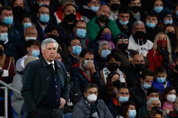 05 March 2022, Spain, Madrid: Real Madrid coach Carlo Ancelotti stands on the touchlines during the Spanish La Liga soccer match between Real Madrid and Real Sociedad at Santiago Bernabeu Stadium. Photo: Pablo Garcia/DAX via ZUMA Press Wire/dpa