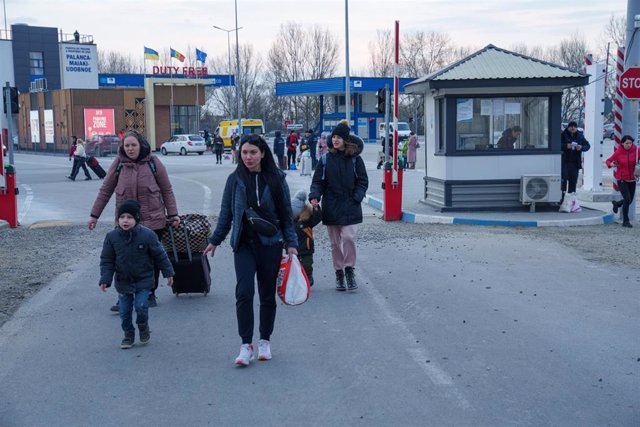 Refugiados ucranianos en la frontera con Moldavia