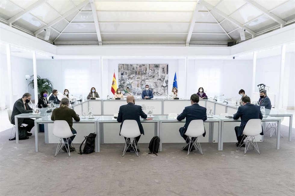 El presidente del Gobierno ha reunido a los principales agentes sociales con el fin de alcanzar un "gran pacto de rentas".