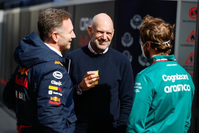 NEWEY Adrian, Chief Technical Officer of Red Bull Racing, HORNER Christian (gbr), Team Principal of Red Bull Racing, VETTEL Sebastian (ger), Aston Martin F1 Team AMR22, portrait during the pre-season track session prior the 2022 FIA Formula One World Ch