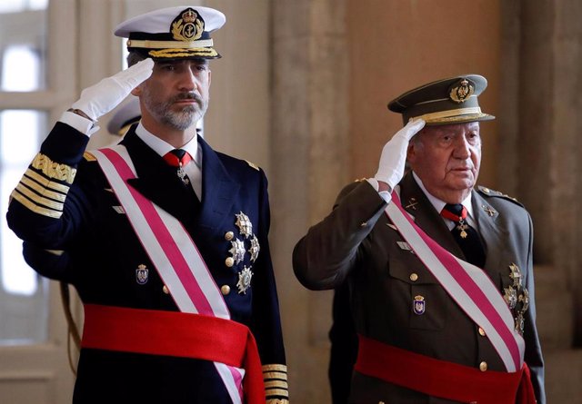 Archivo - Felipe VI preside la Pascua Militar con la presencia del Rey Juan Carlos en 2018