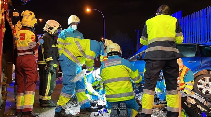 Un fallecido y dos heridos tras una colisión frontal entre dos vehículos en Getafe