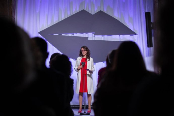 La consellera Tnia Verge interviene en el acto institucional del 8M, Día Internacional de la Mujer, a 7 de marzo de 2022, en Barcelona.