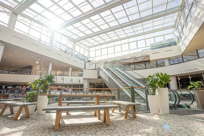 La nueva cúpula ofrece luz al espacio gastronómico.