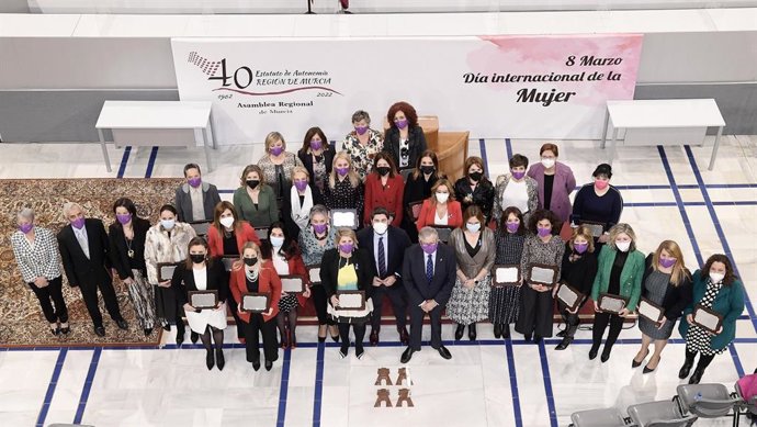 López Miras en homanaje a las alcladesas de la Región