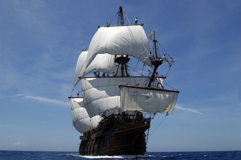 Archivo - El 'Galeón Andalucía' llega a Santander, donde pasará el verano