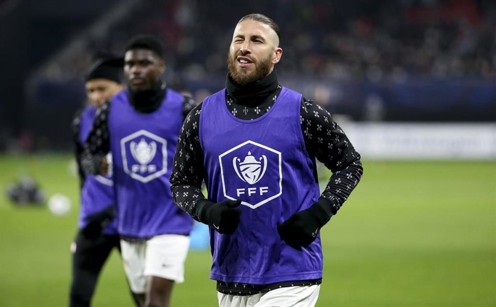 Archivo - Sergio Ramos calienta antes de un partido del PSG en la Copa de Francia