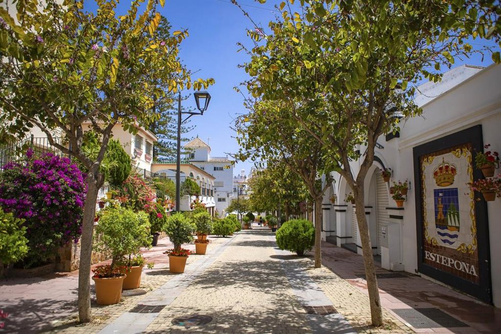 Archivo - Municipio malagueño de Estepona, en la Costa del Sol