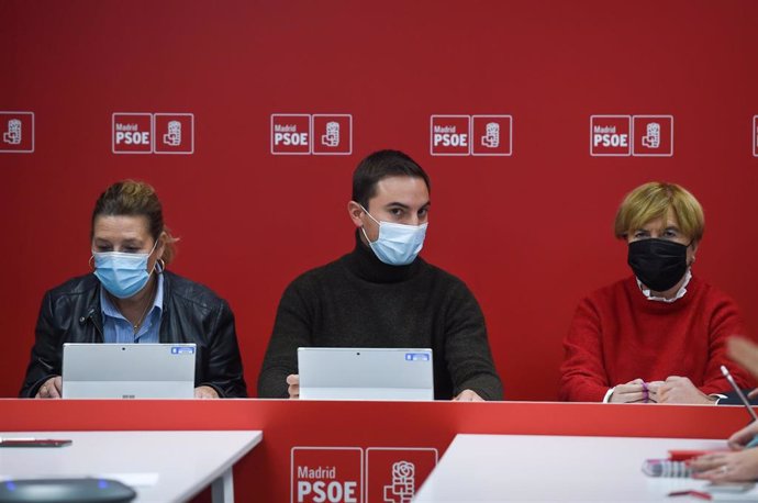 Archivo - El secretario general del PSOE-M, Juan Lobato (c), preside la primera reunión de la nueva Ejecutiva Regional del partido, en la sede del PSOE-M, a 15 de noviembre de 2021, en Madrid (España). La nueva dirección del PSOE-M, aprobada ayer con un