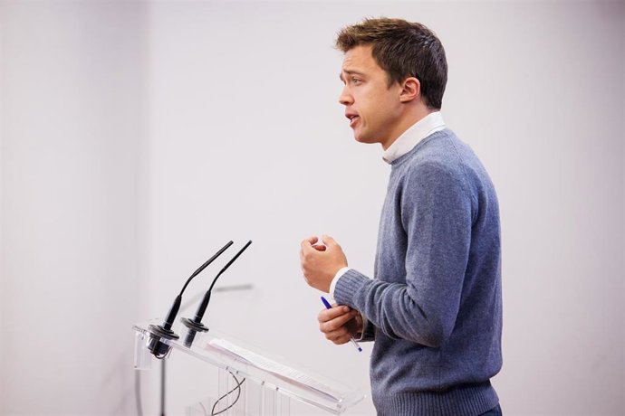 Archivo - El líder de Más País, Íñigo Errejón, interviene en una rueda de prensa en el Congreso.